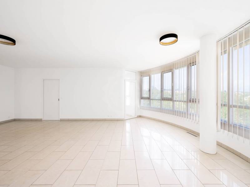 6 rooms apartment