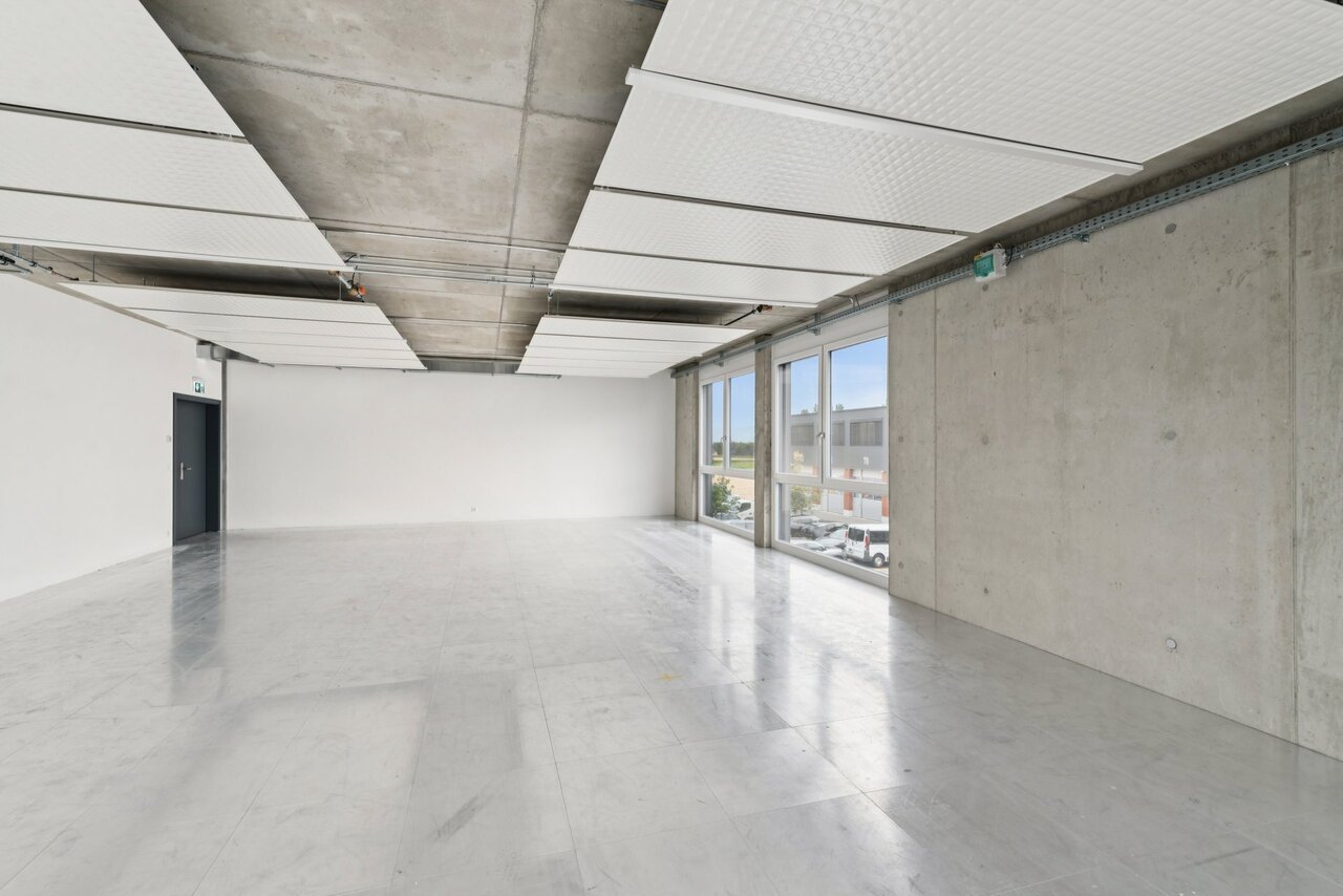 99m² workshop