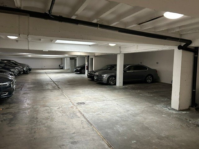 Tiefgaragenplatz, Foto 2 von 3
