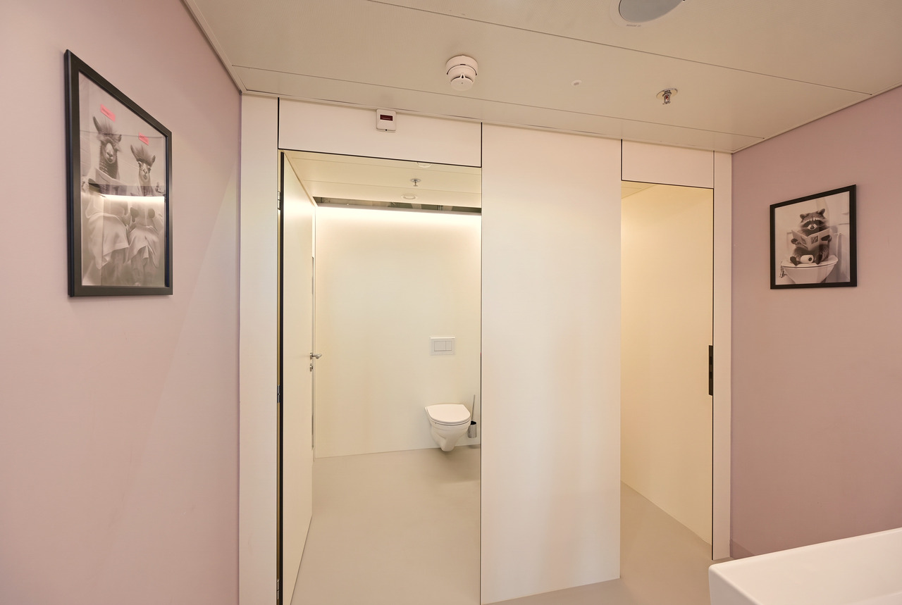 220m² office