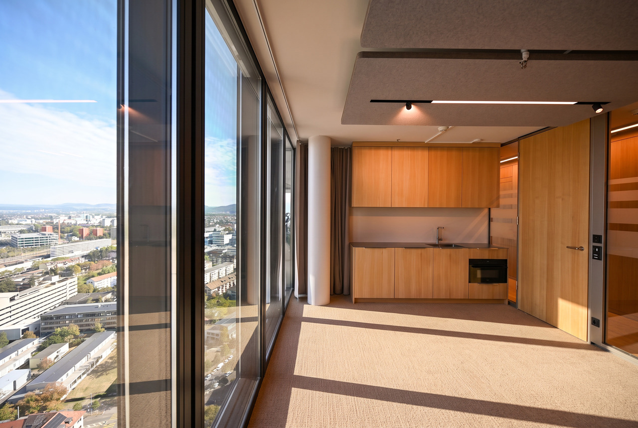 220m² office