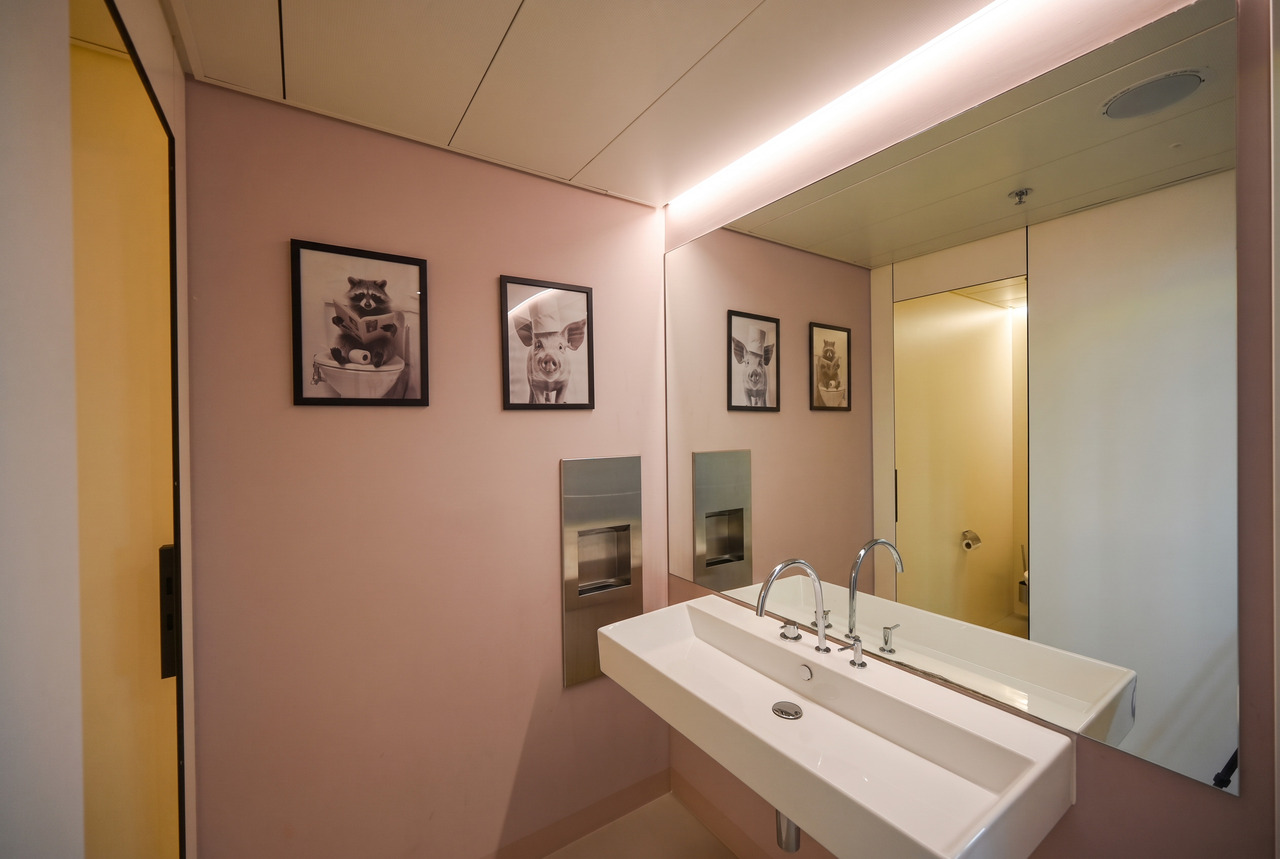 220m² office