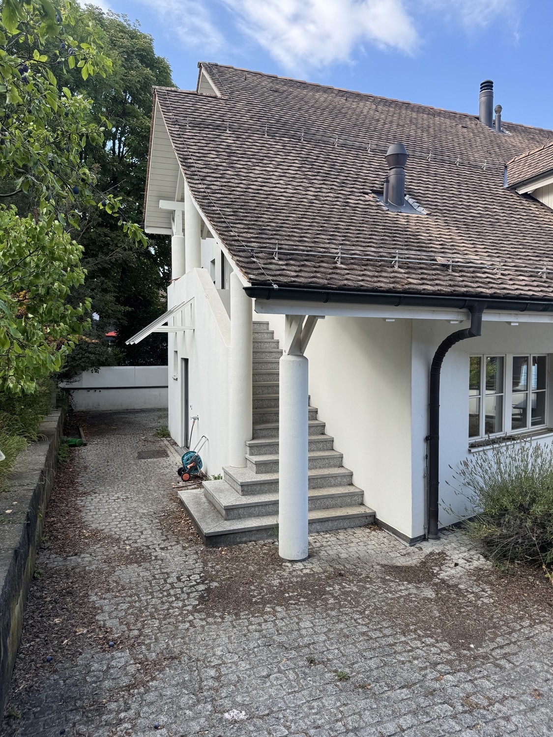 10 rooms single house