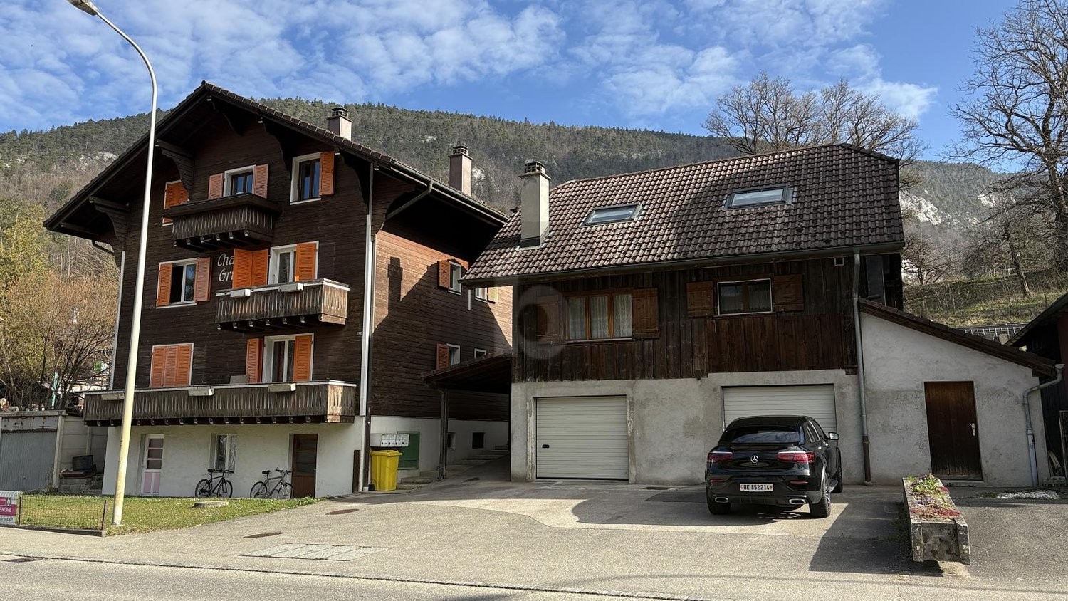 12 ½ rooms multi family house, Foto 1 von 4