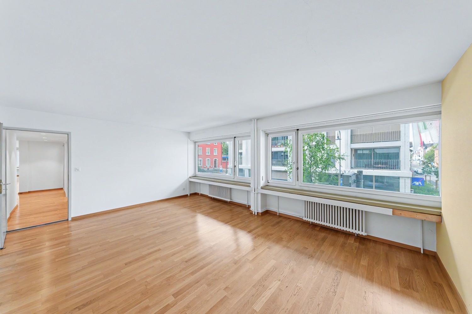 150m² commercial