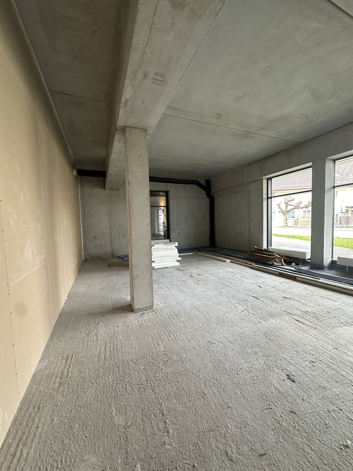 93m² shop
