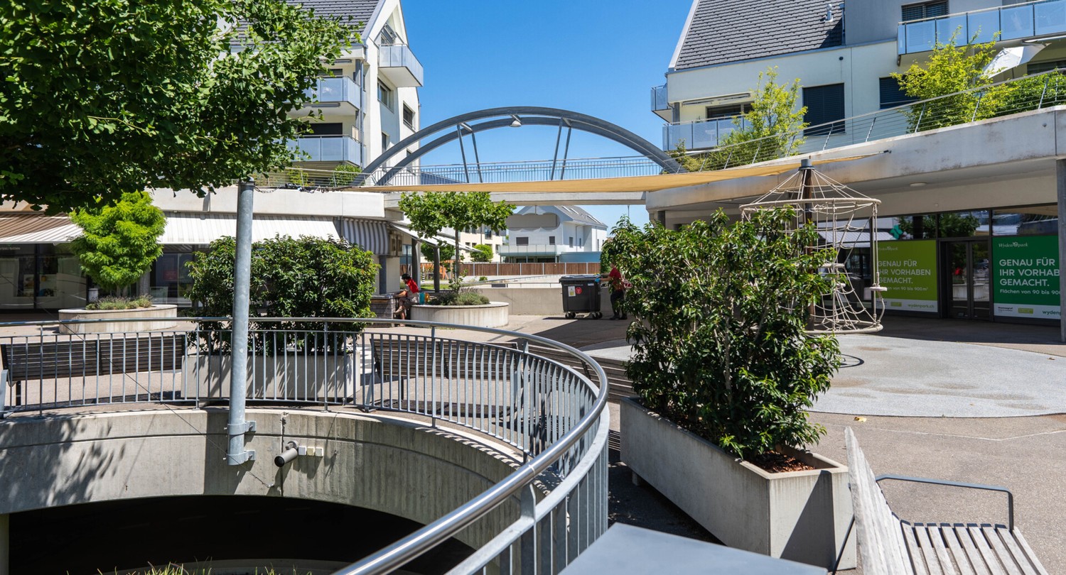 93m² shop