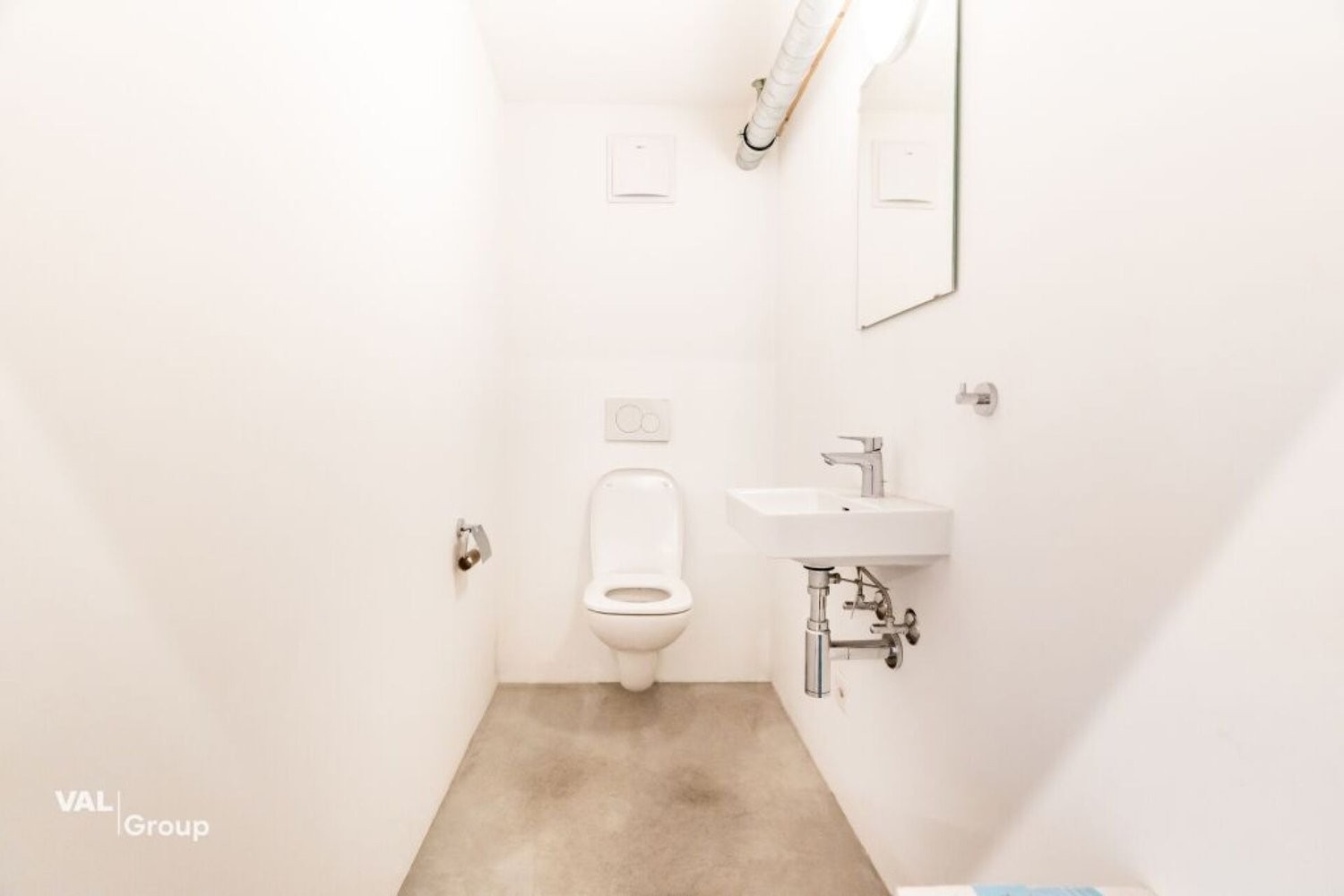 97m² commercial