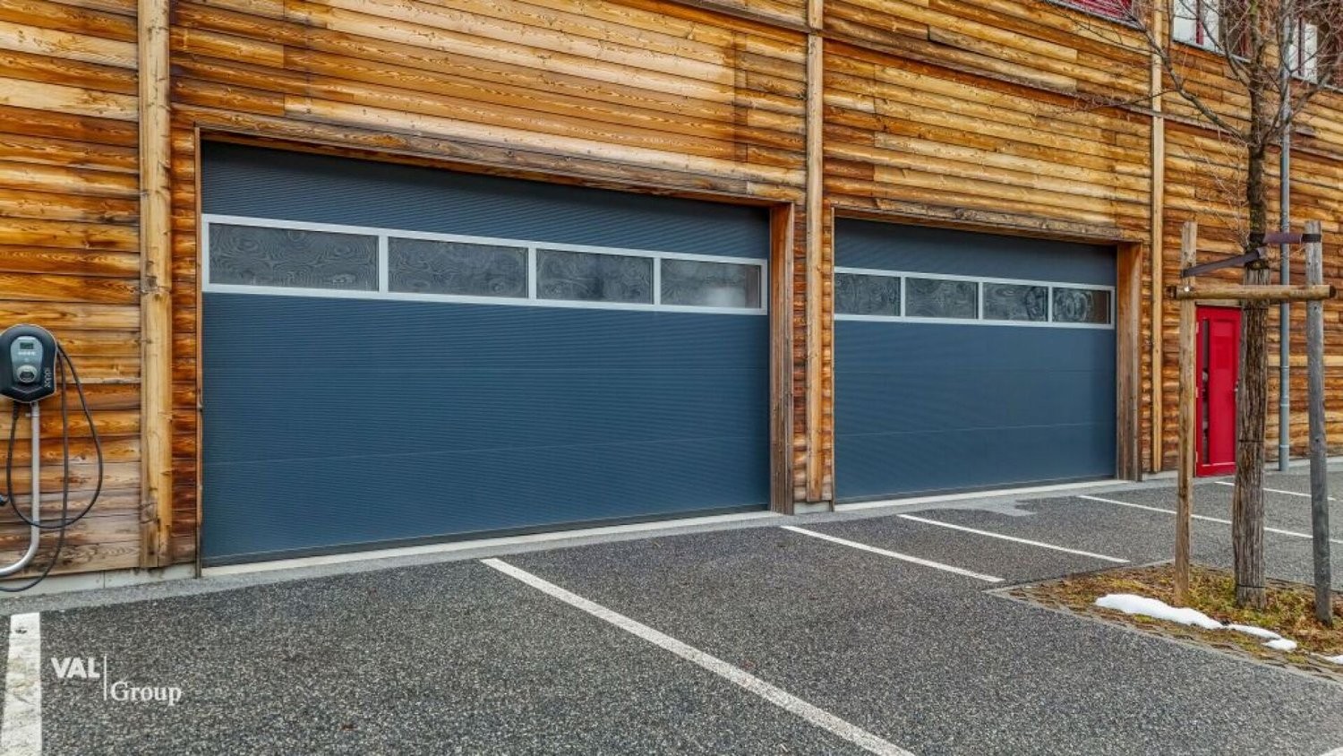 97m² commercial
