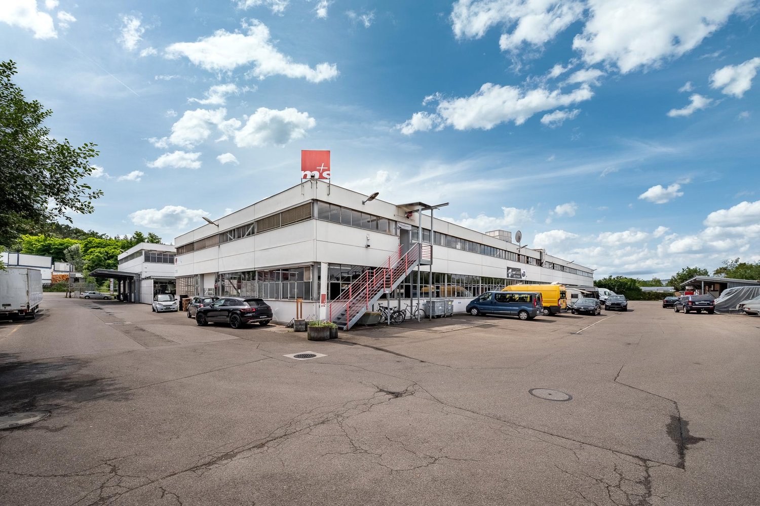 228m² commercial, photo 2 of 10