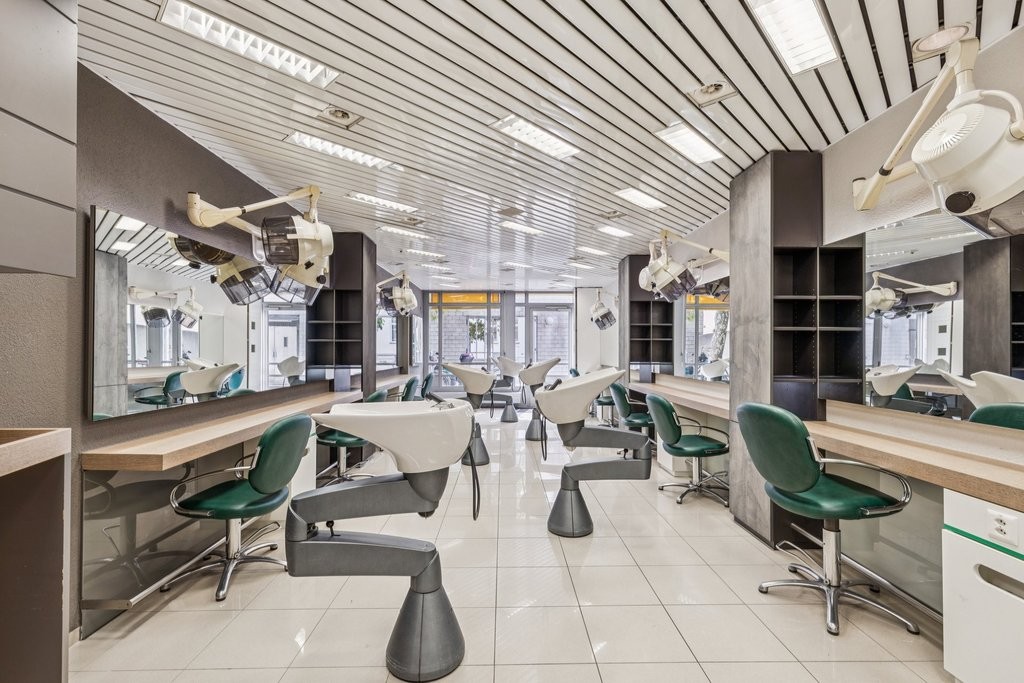 84m² commercial