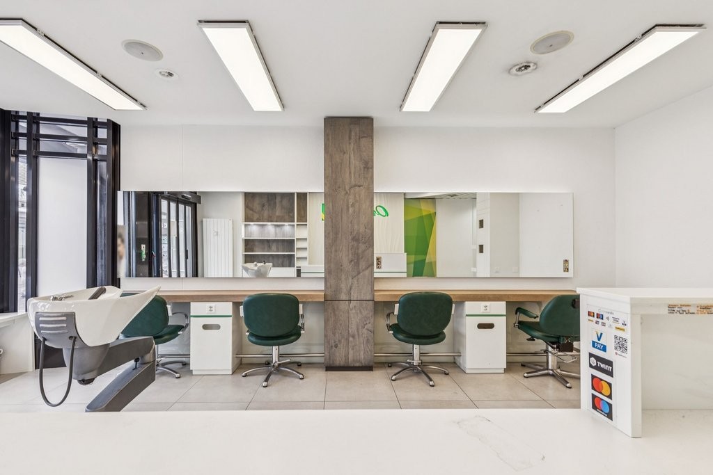 84m² commercial