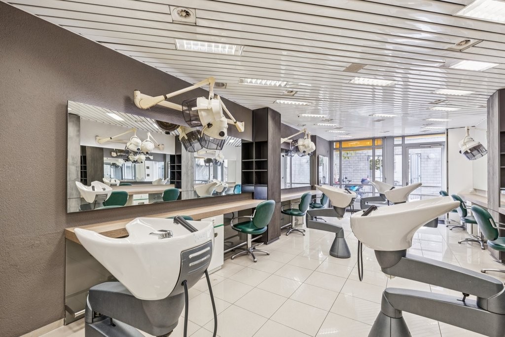 84m² commercial