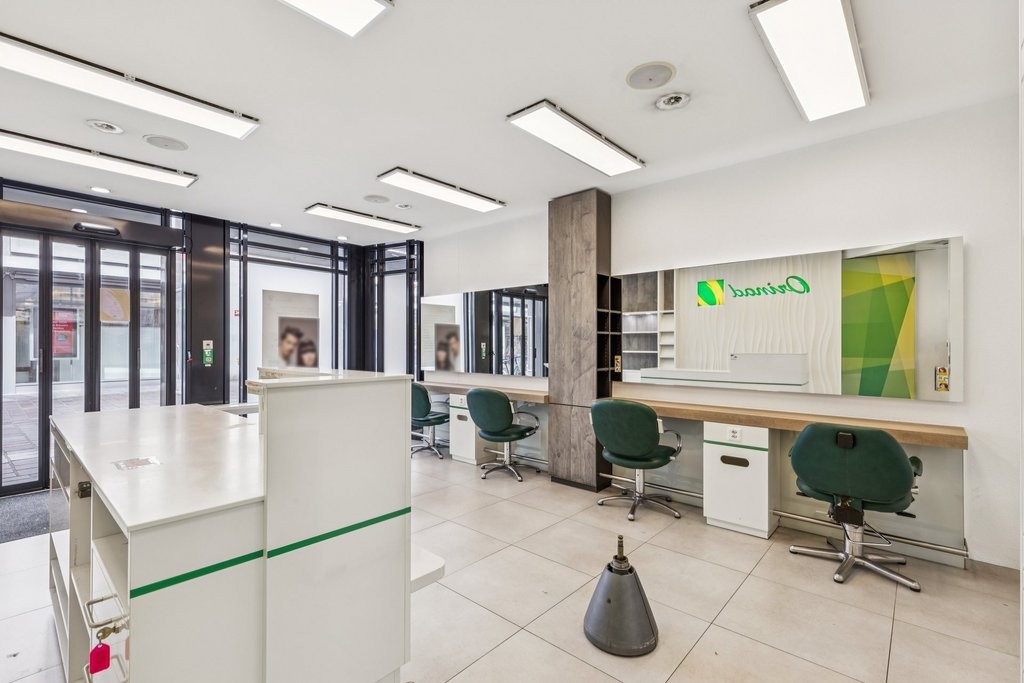 84m² commercial