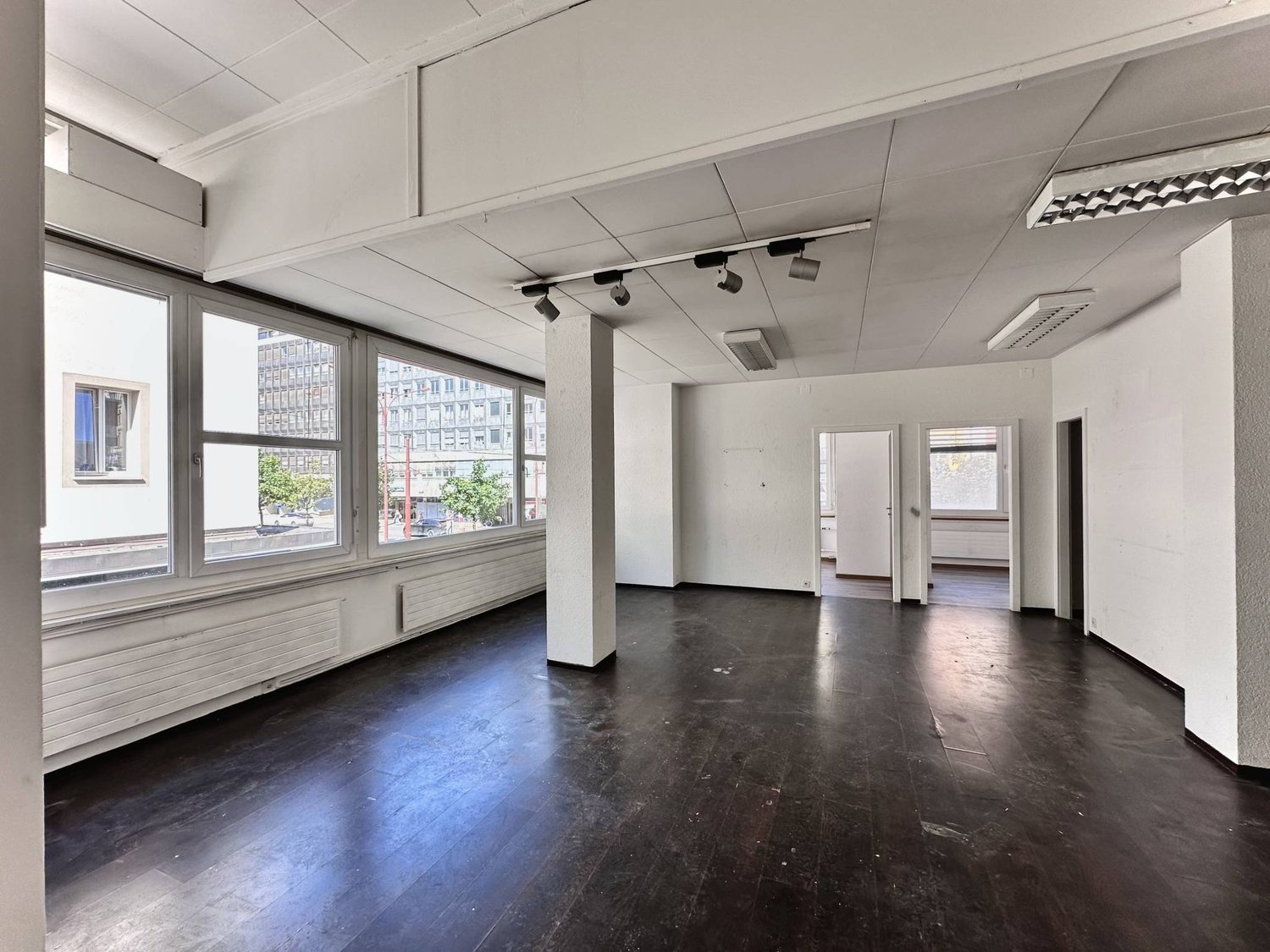 160m² office