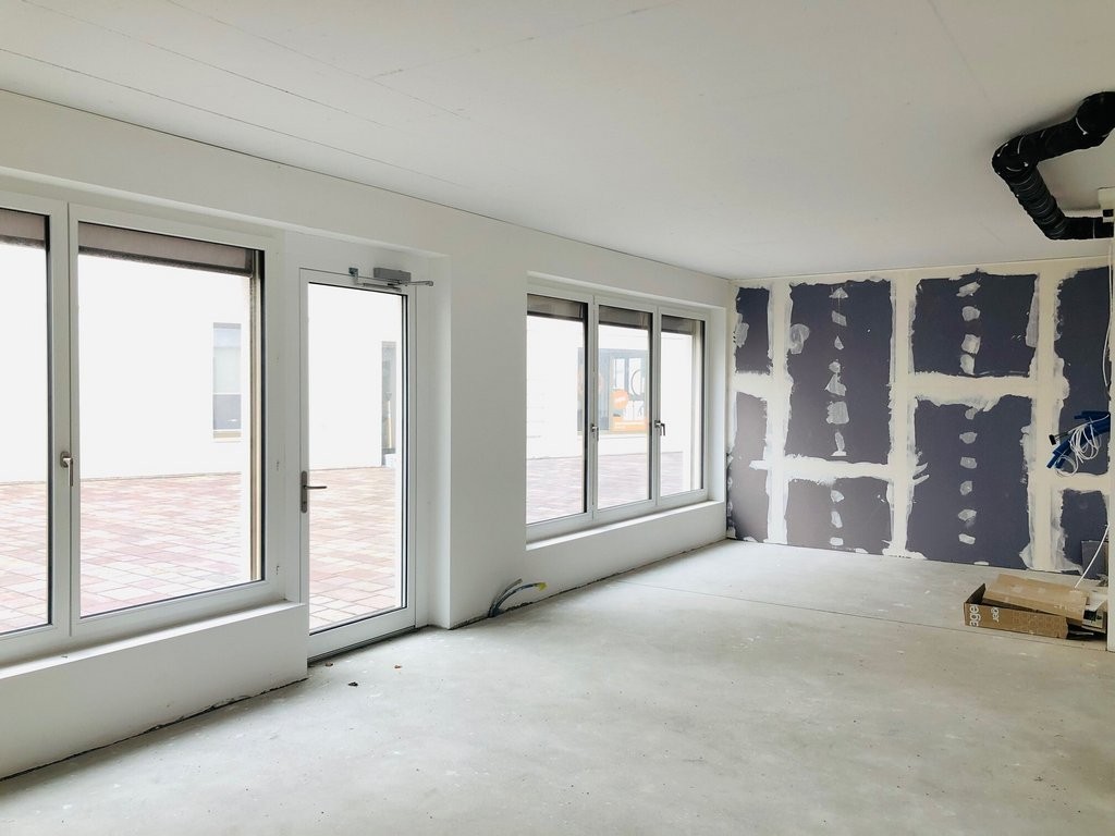 115m² shop