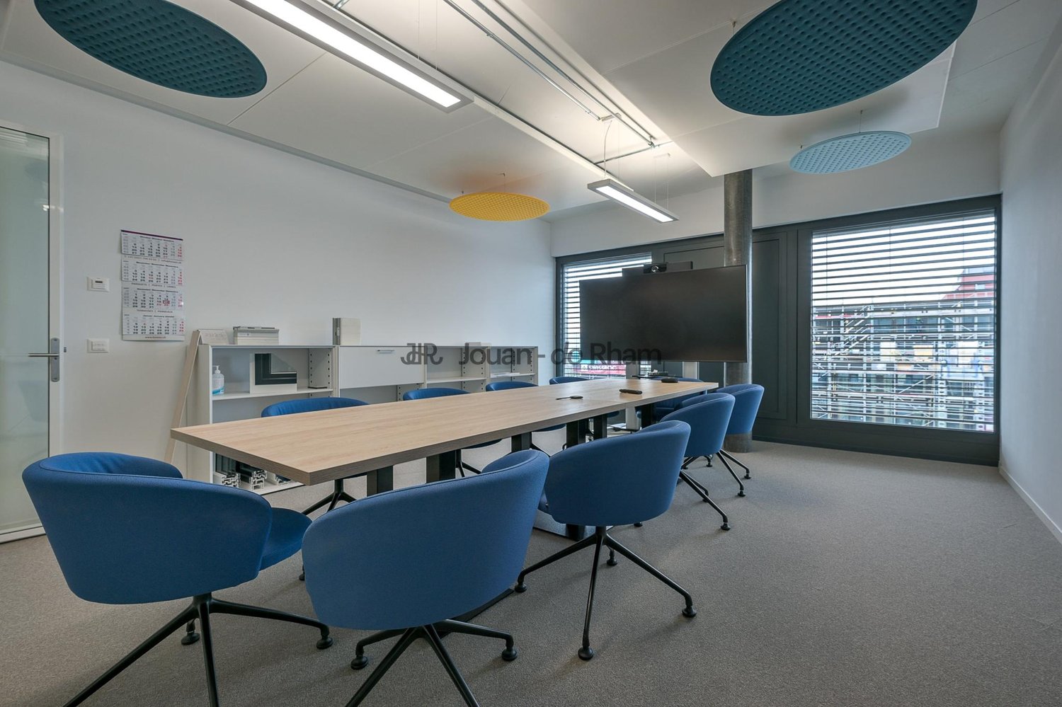 687m² office, photo 1 of 10