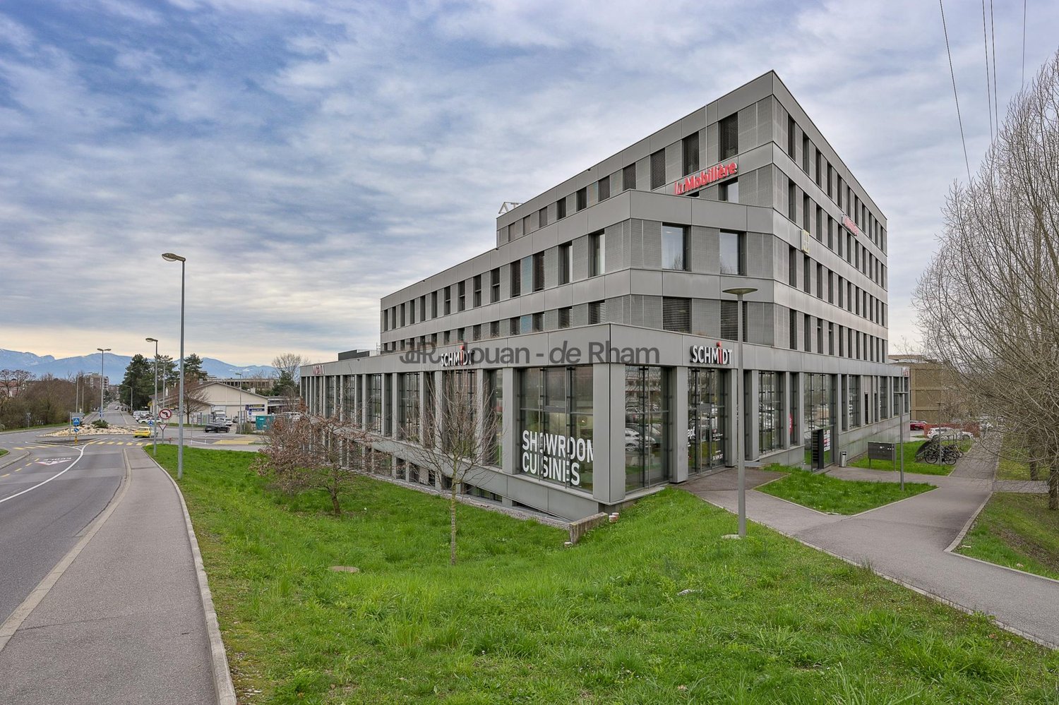 687m² office, photo 2 of 10