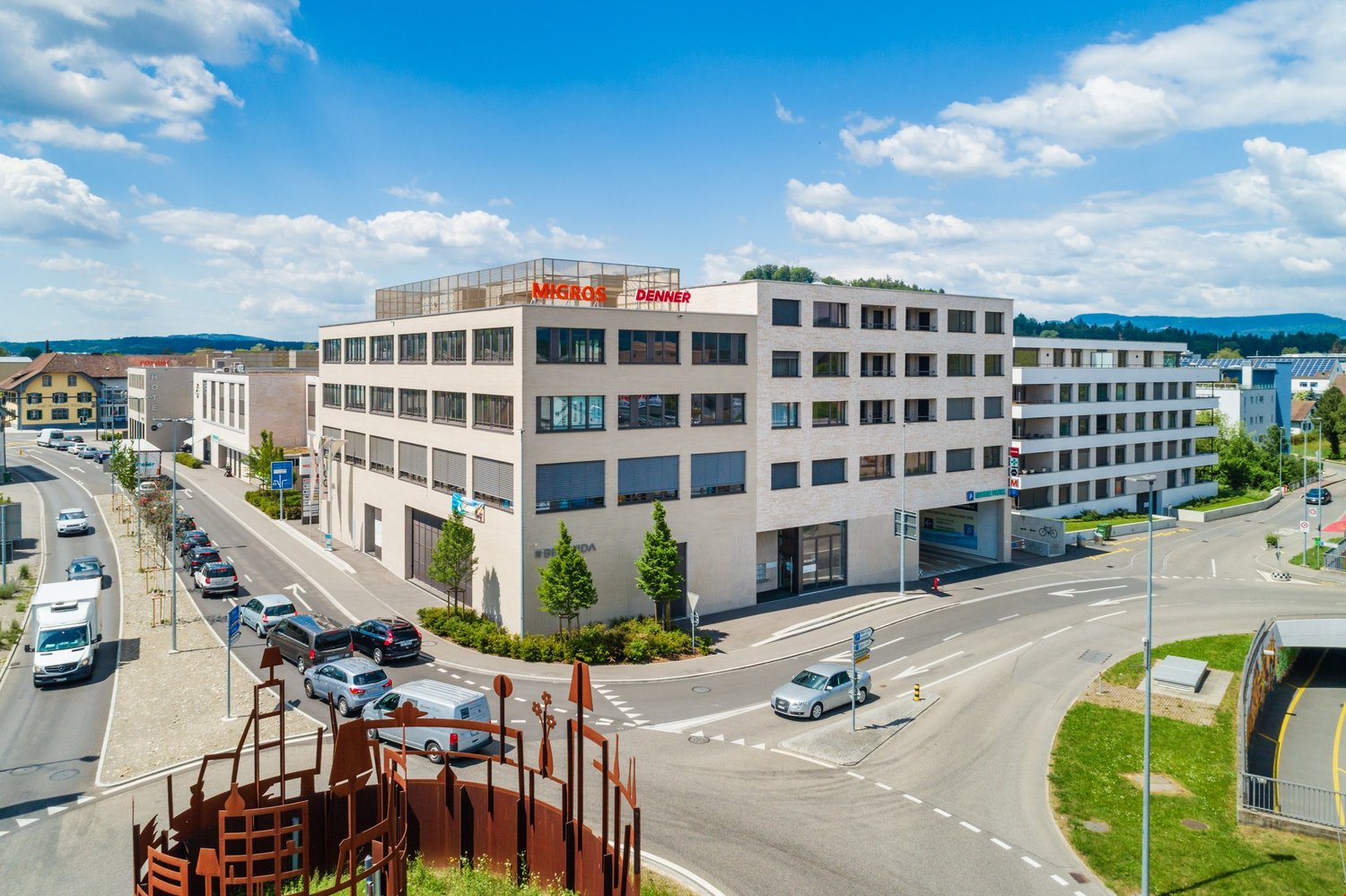 118m² shopping centre