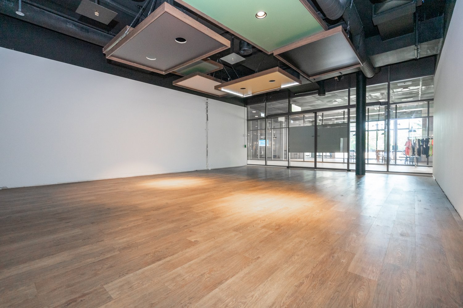 118m² shopping centre