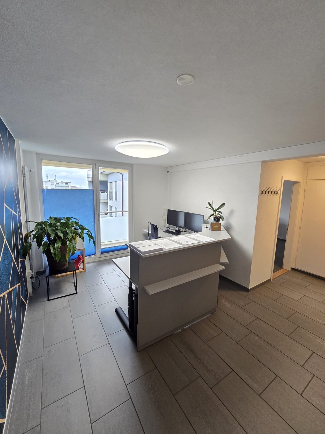 80m² office