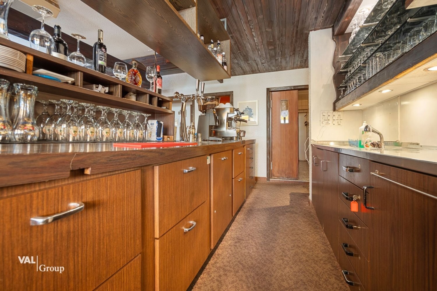 Ristorante di 308m², foto 3 di 10