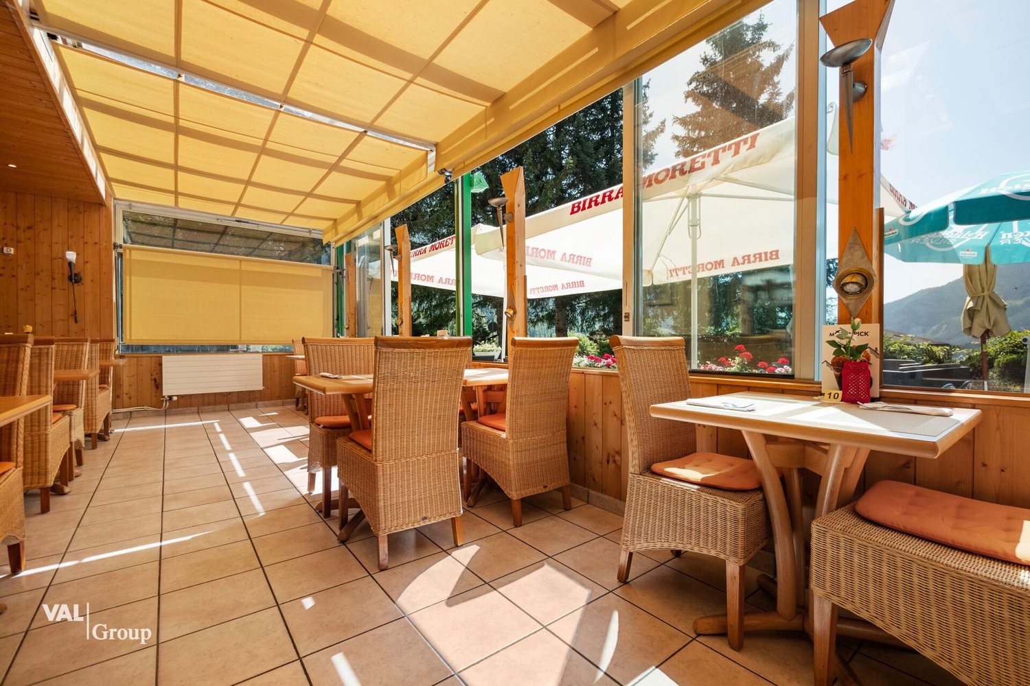 Ristorante di 308m², foto 2 di 10