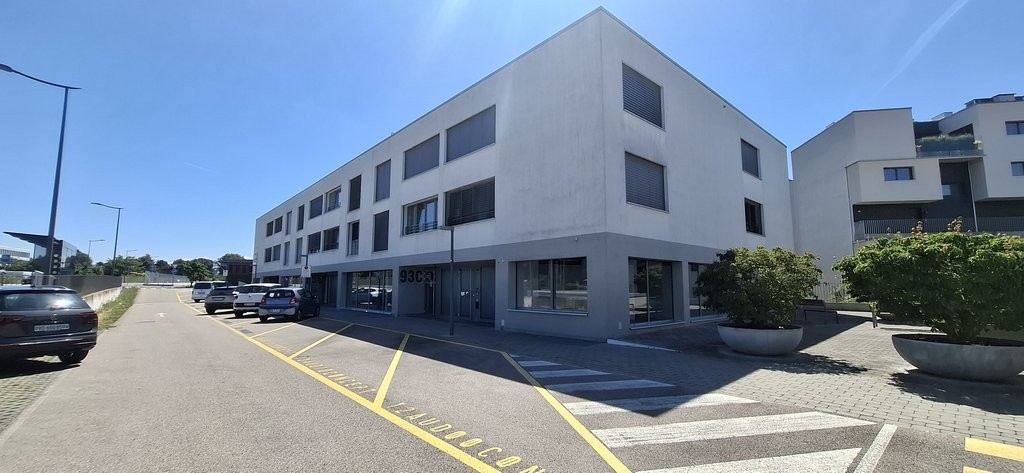 85m² shop