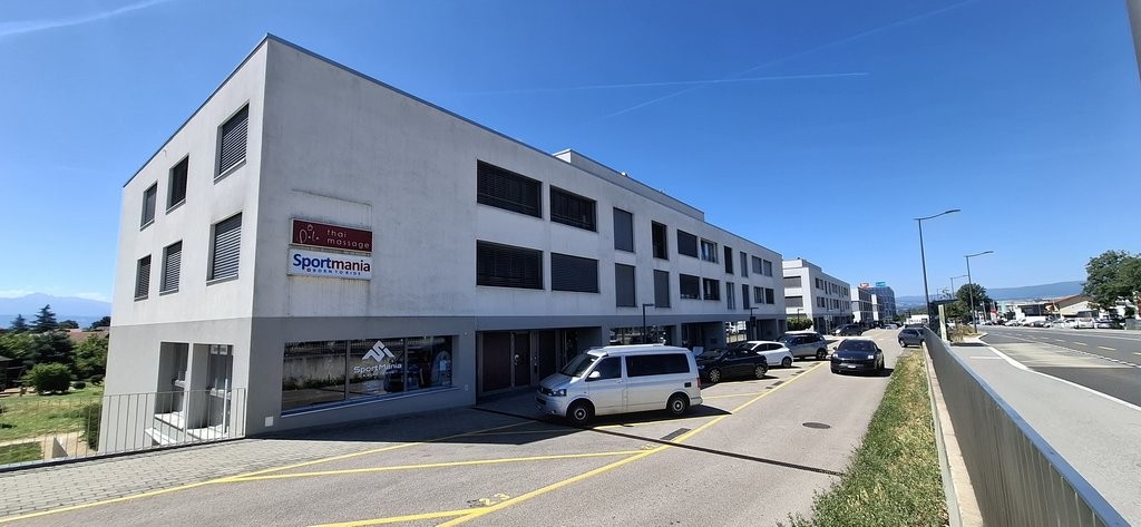 85m² shop