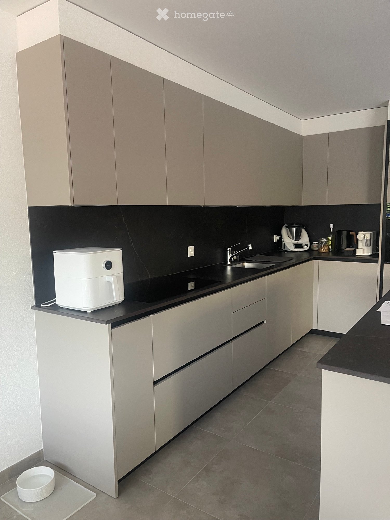 5 rooms apartment