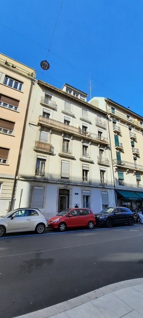 5 rooms apartment