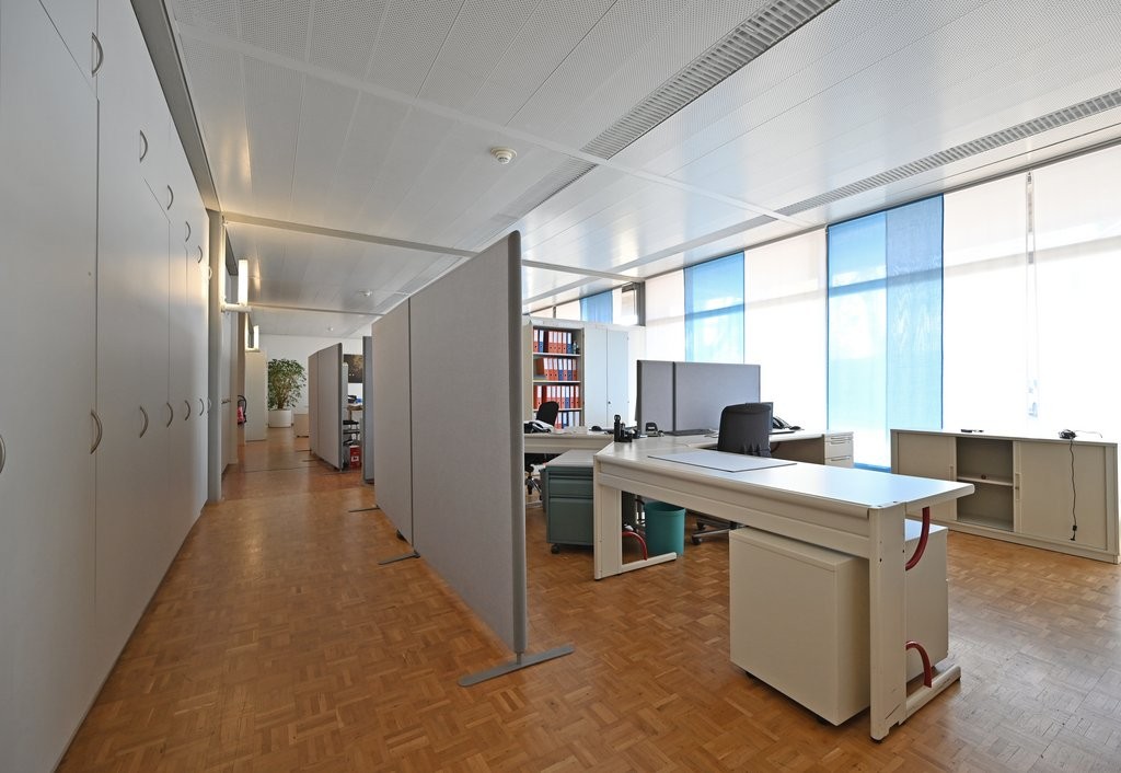 100m² office