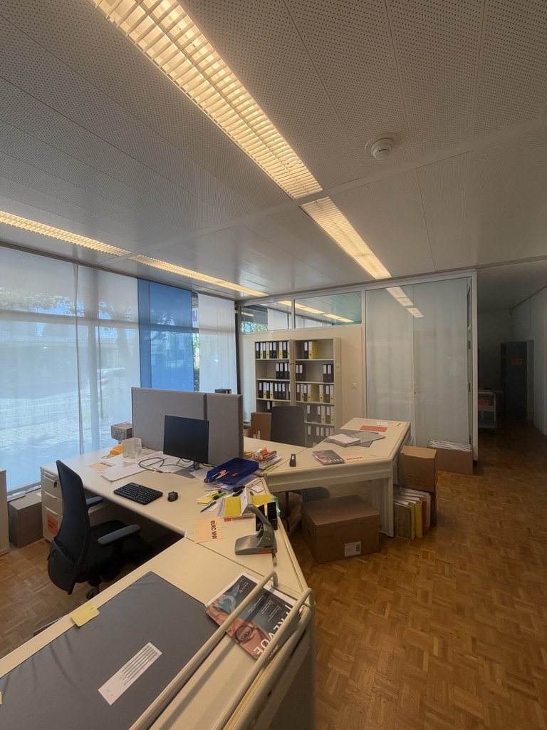 100m² office