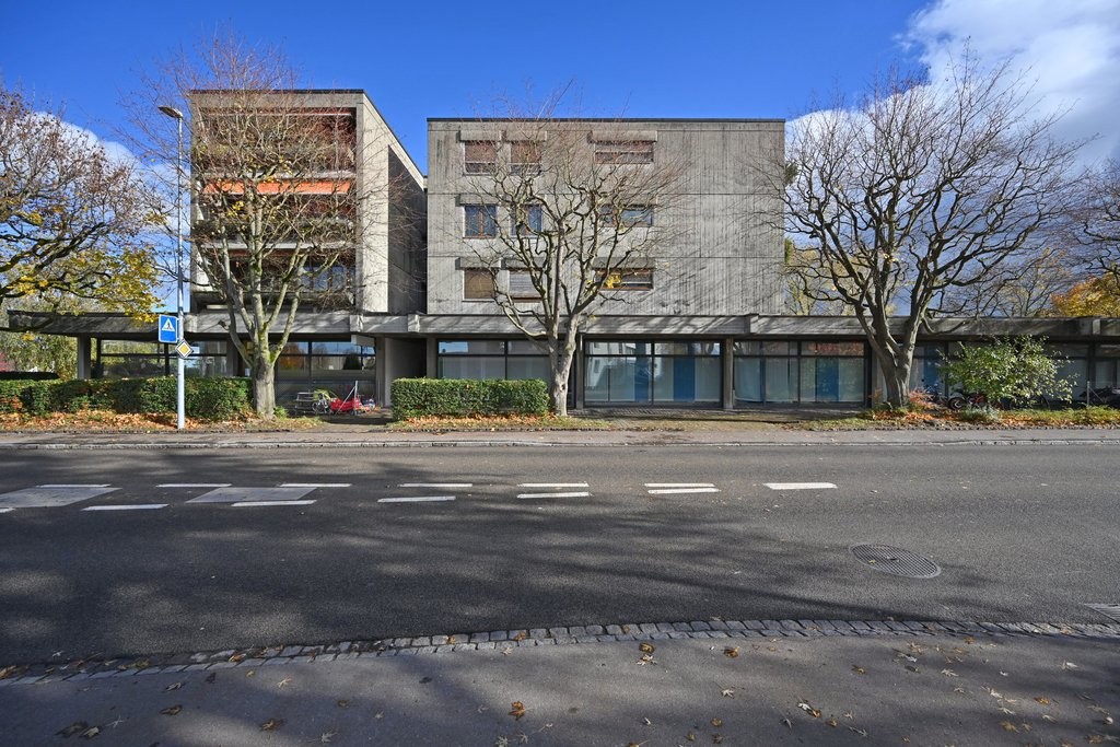 100m² office