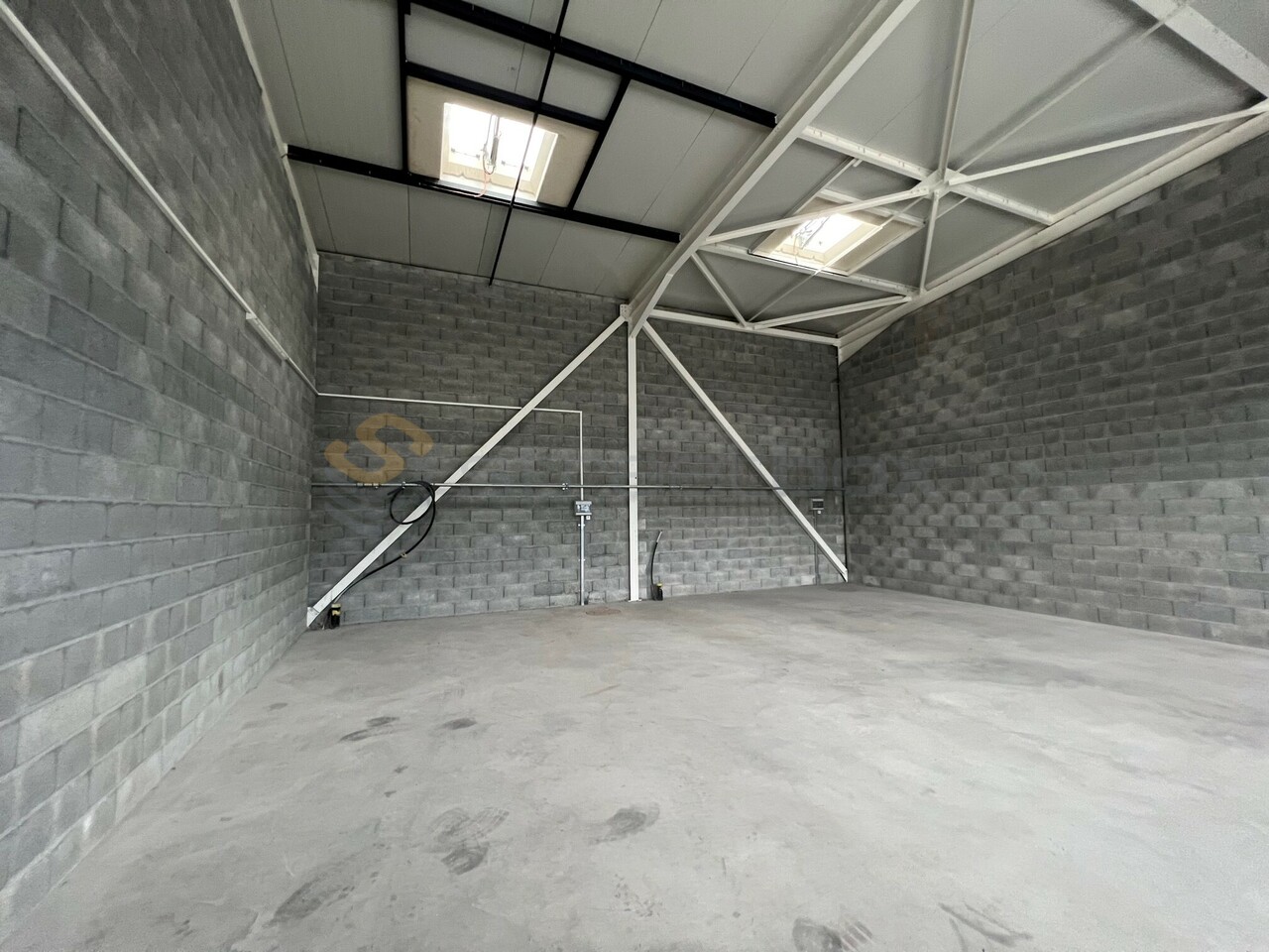 120m² commercial