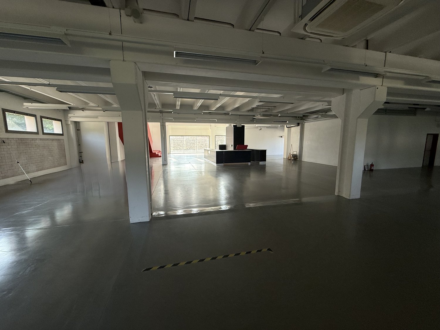 1940m² shop, Foto 6 von 10