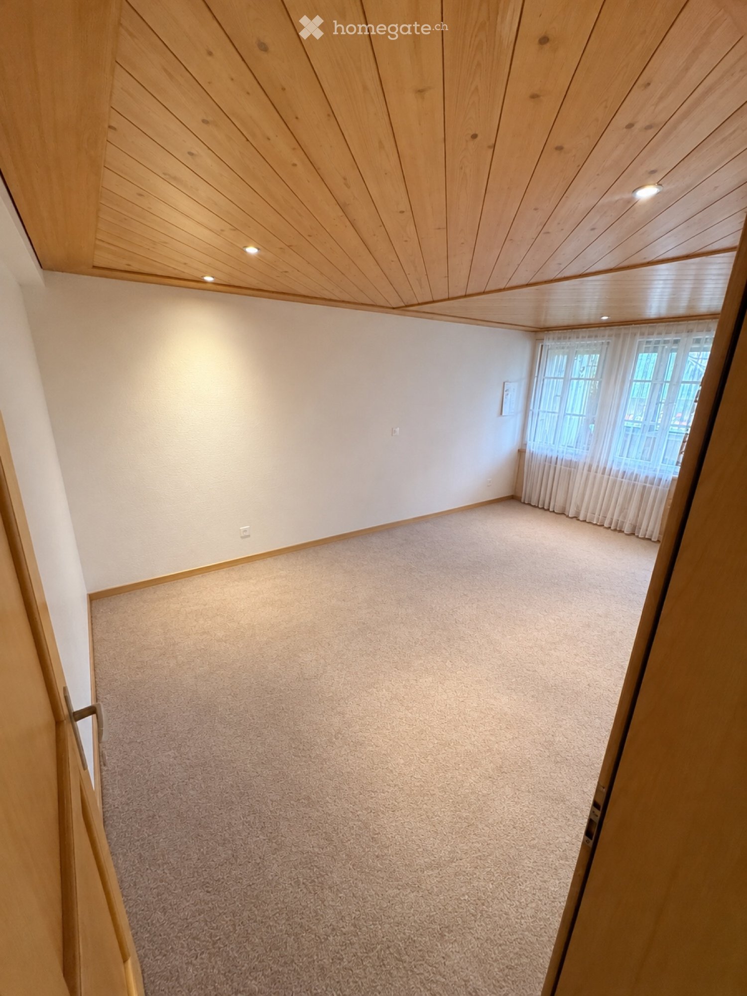 5 rooms apartment