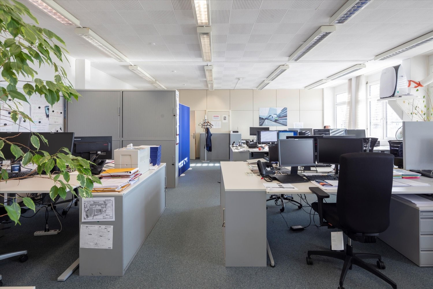 332m² office