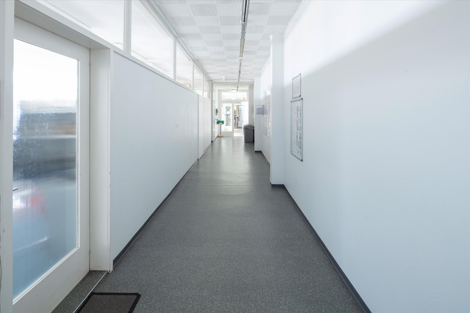 332m² office