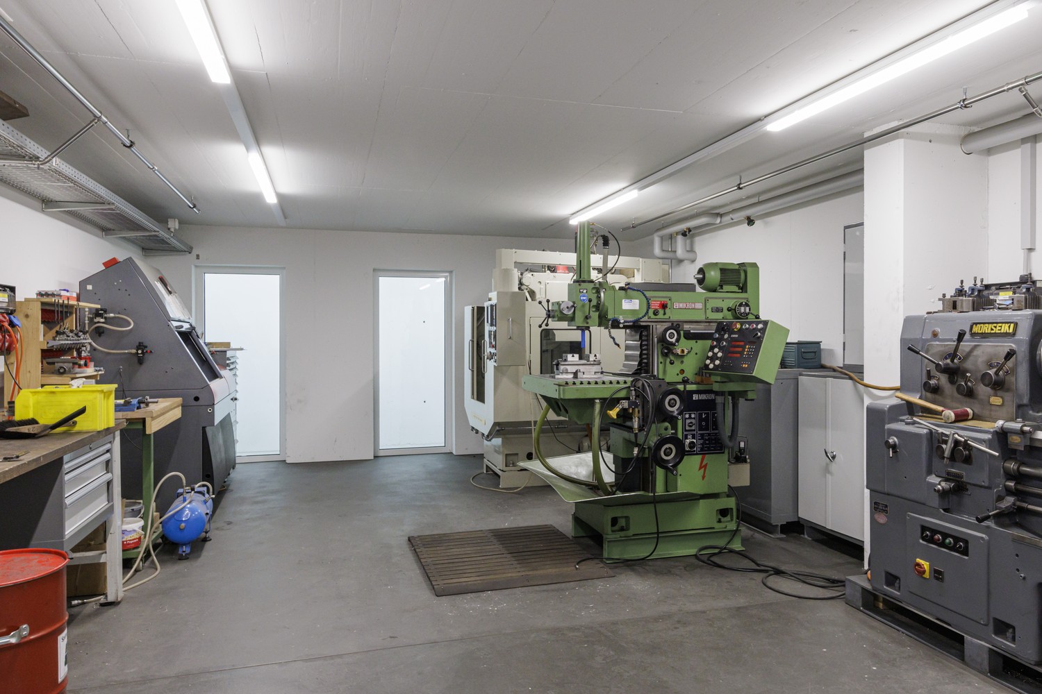 64m² commercial