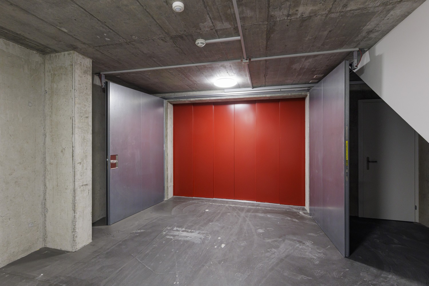 64m² commercial