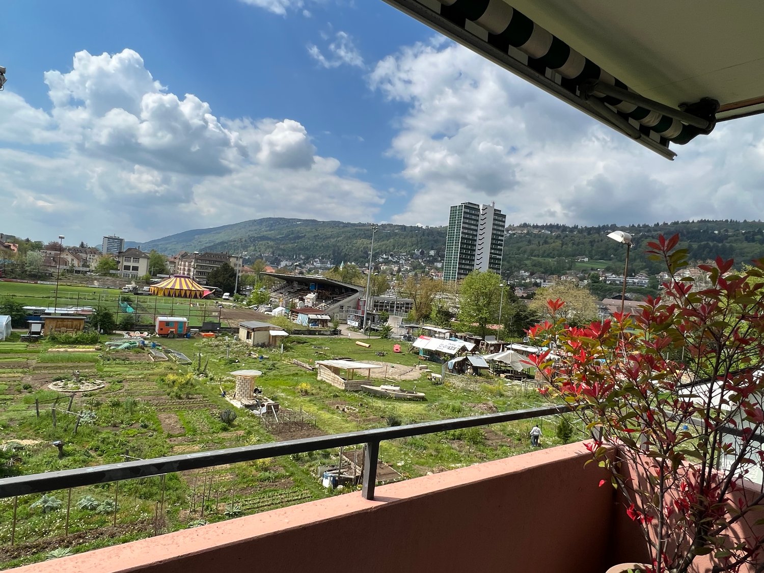 Geräumige renovierte 3,5-Zimmer-Wohnung mit Balkon & Lift – im sehr beliebten Gurzelen-Quartier in Biel