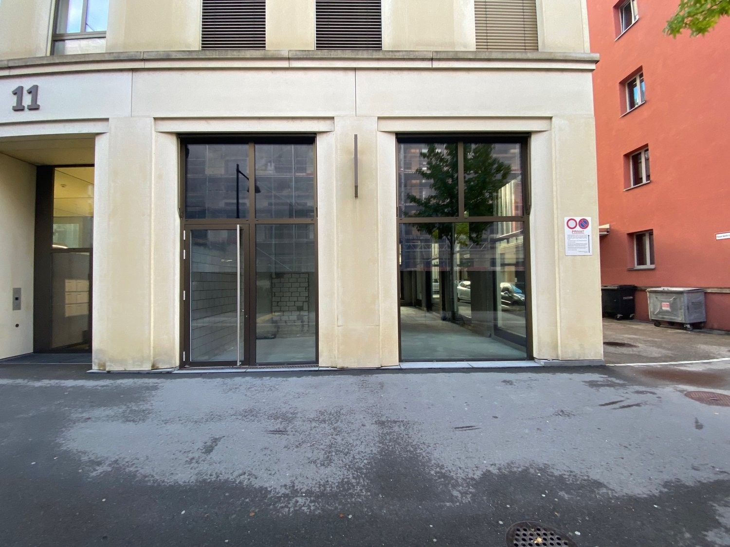 119m² shop