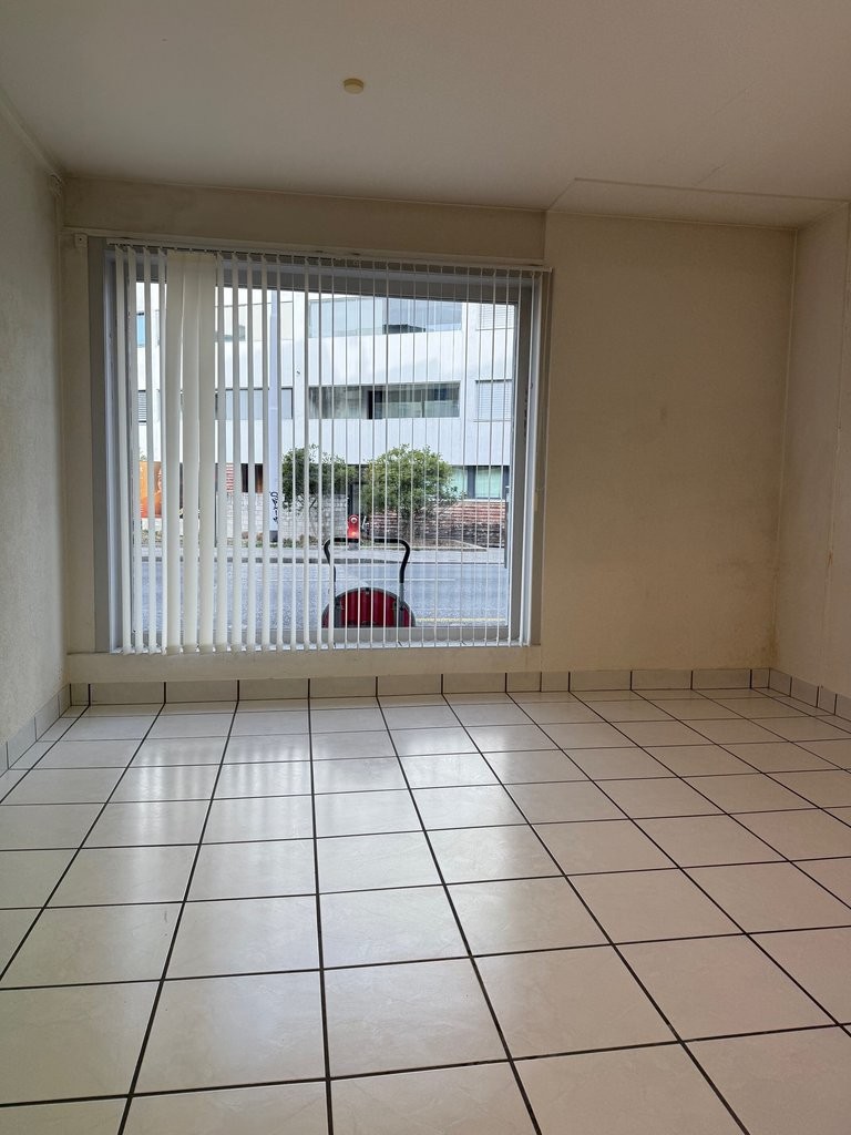 87m² shop
