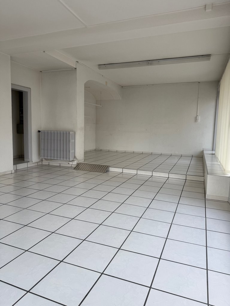 87m² shop