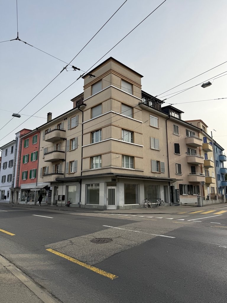 87m² shop