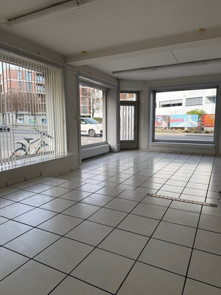 87m² shop