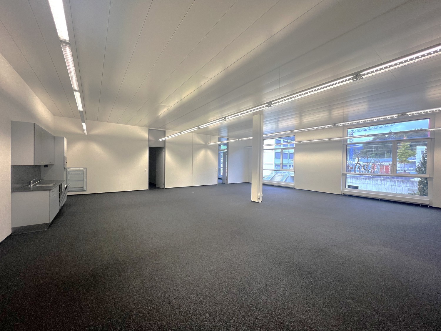198m² office