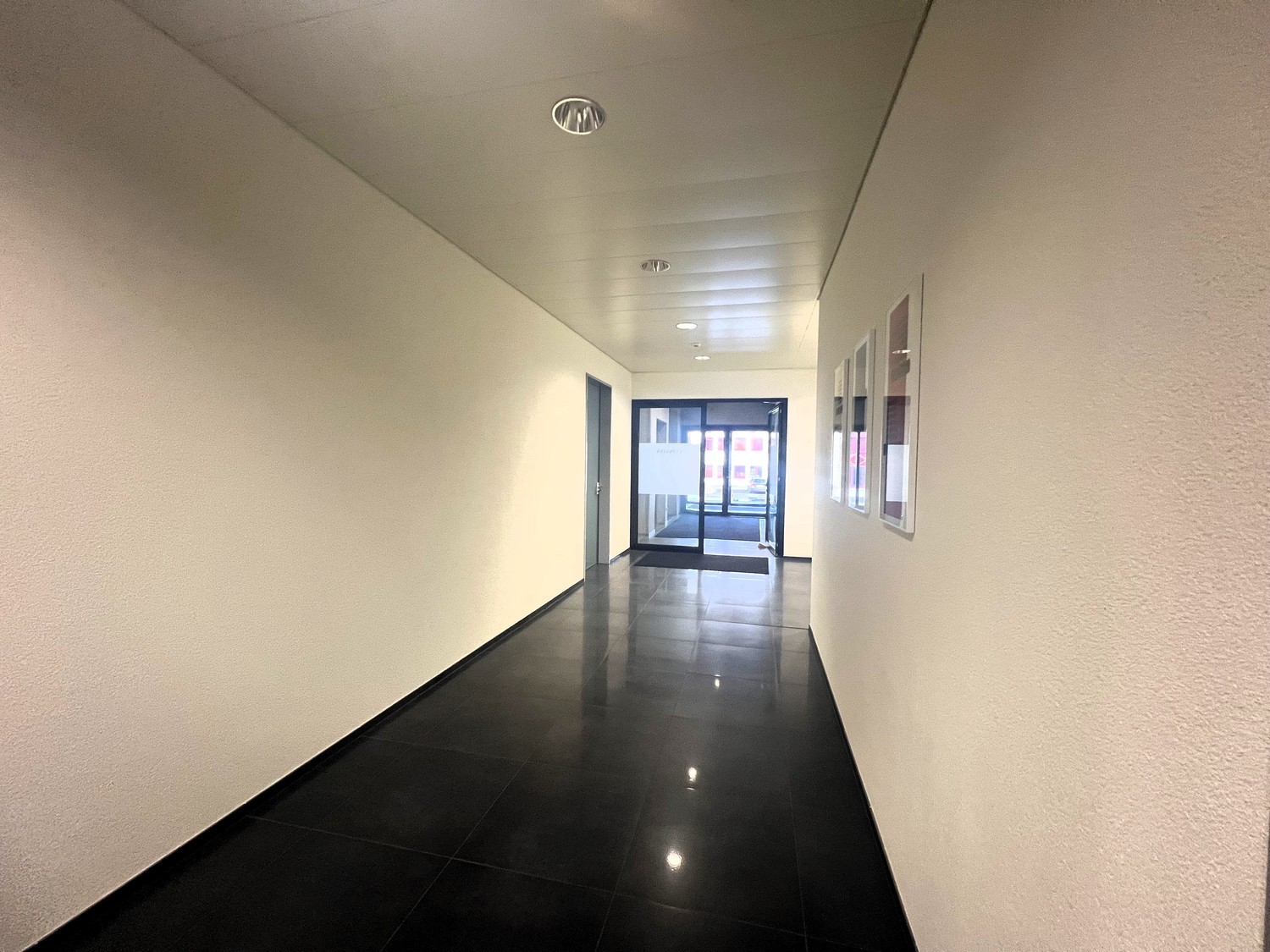 198m² office