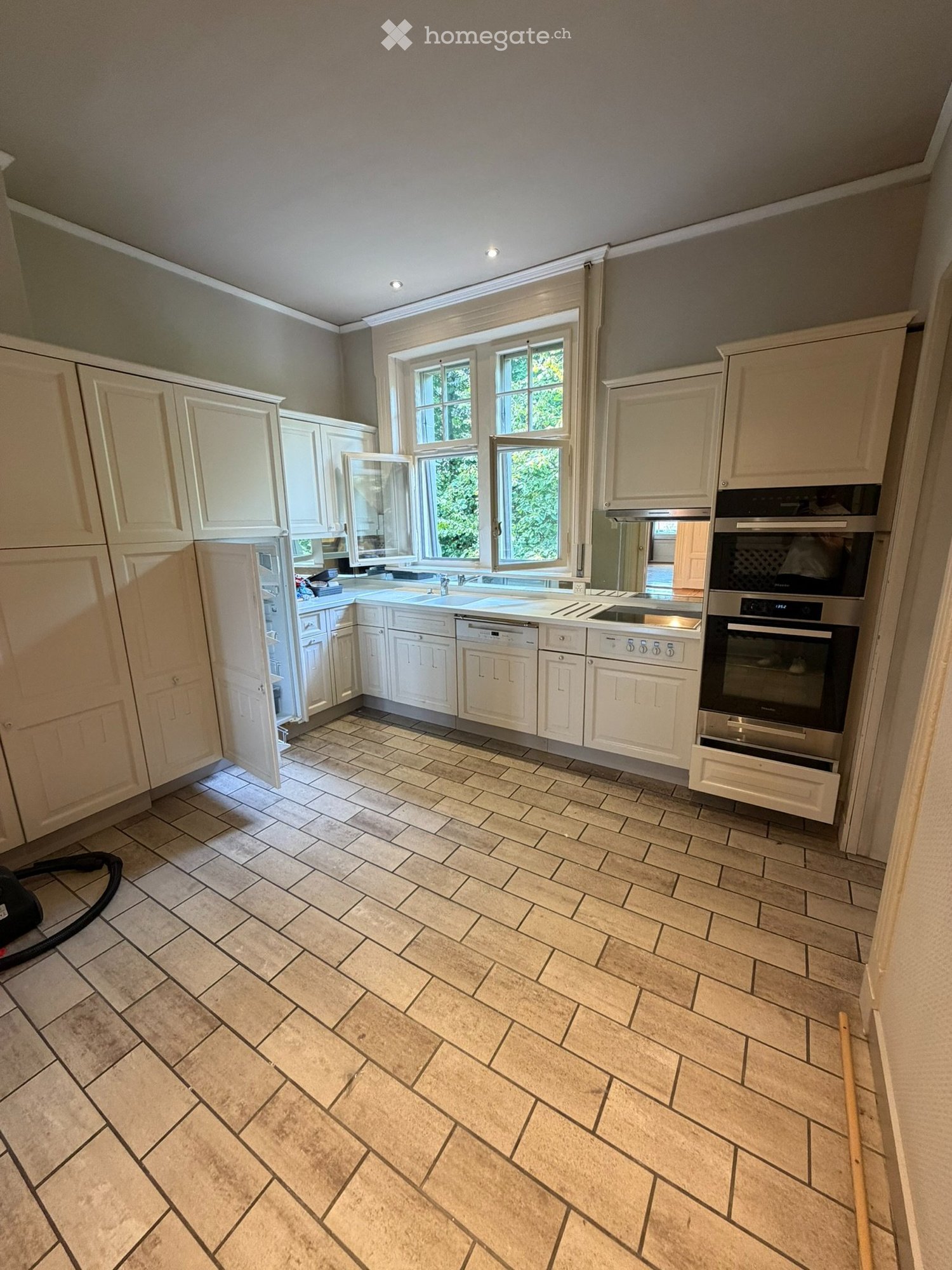 6 rooms apartment